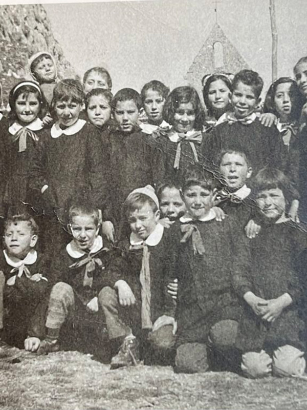 Roveresi in una foto scolastica degli anni '60
