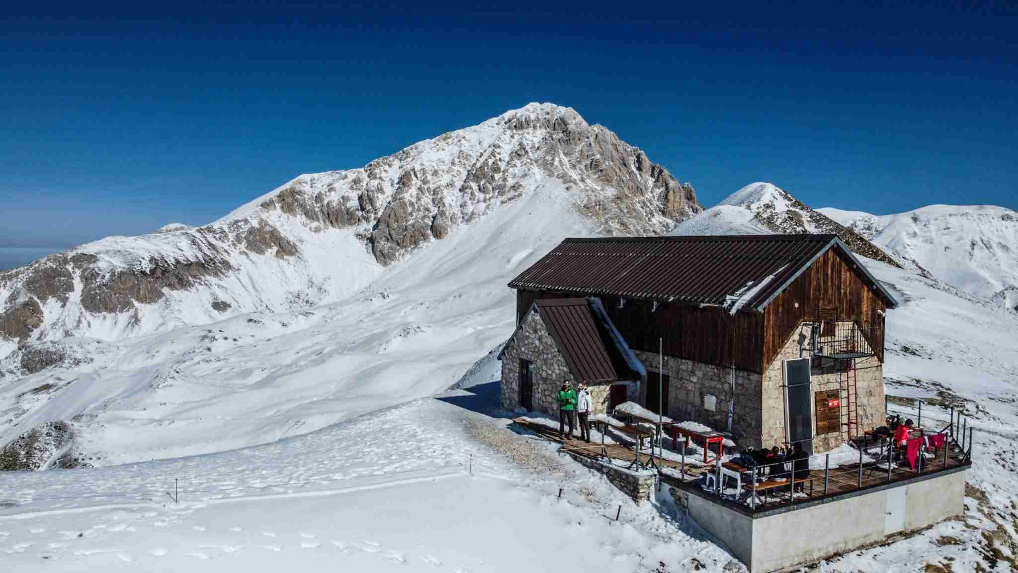Rifugio Duca degli Abruzzi innevato